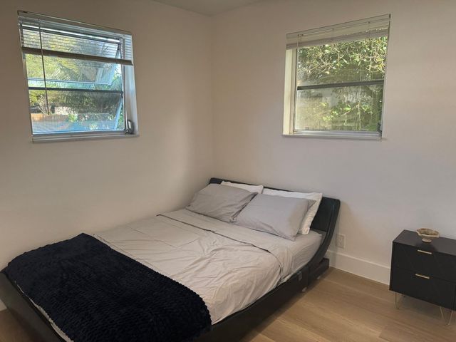 5950 NW 42nd Ave, Lauderdale Lakes, FL 33319