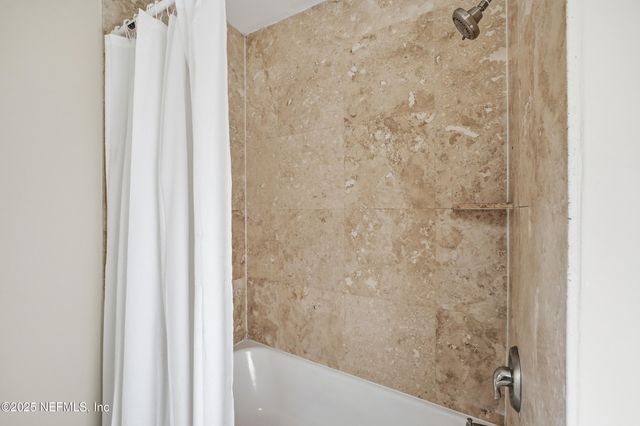 1995 E BURKHOLDER Circle, Jacksonville, FL 32216