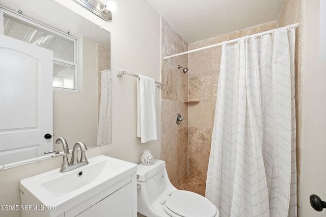 1995 E BURKHOLDER Circle, Jacksonville, FL 32216