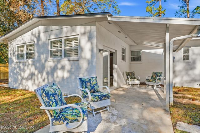 1995 E BURKHOLDER Circle, Jacksonville, FL 32216