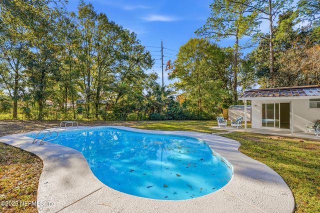 1995 E BURKHOLDER Circle, Jacksonville, FL 32216