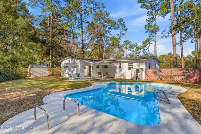 1995 E BURKHOLDER Circle, Jacksonville, FL 32216