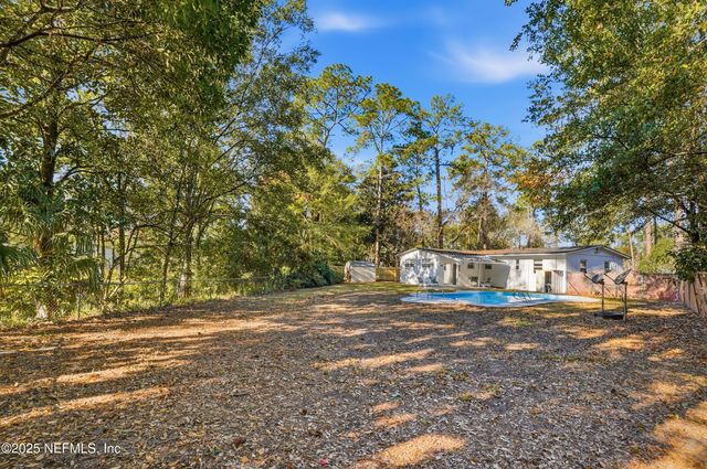 1995 E BURKHOLDER Circle, Jacksonville, FL 32216