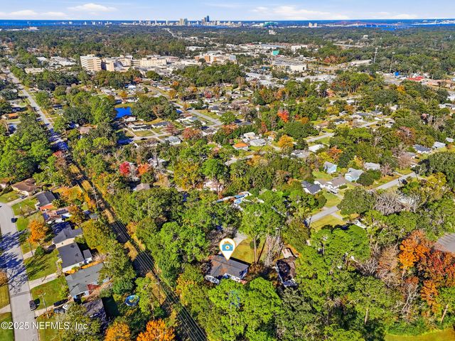 1995 E BURKHOLDER Circle, Jacksonville, FL 32216