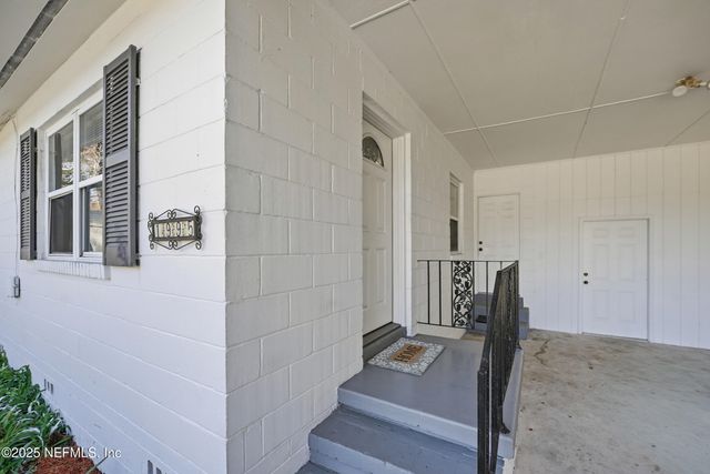 1995 E BURKHOLDER Circle, Jacksonville, FL 32216