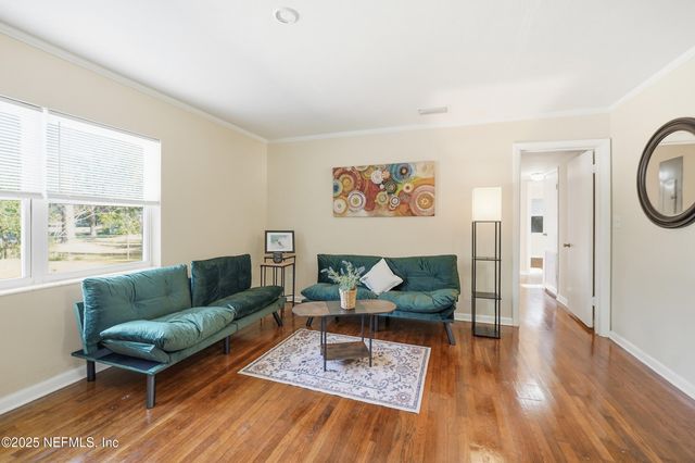 1995 E BURKHOLDER Circle, Jacksonville, FL 32216