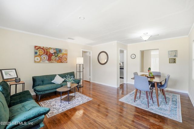 1995 E BURKHOLDER Circle, Jacksonville, FL 32216