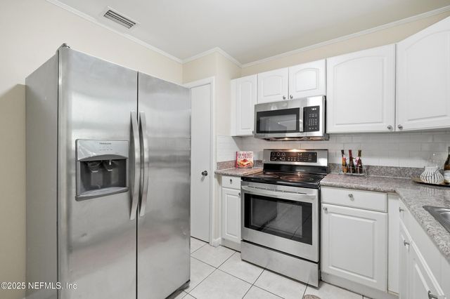 1995 E BURKHOLDER Circle, Jacksonville, FL 32216