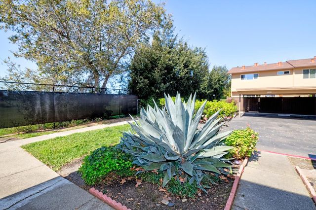 27785 Hummingbird Court, Hayward, CA 94545