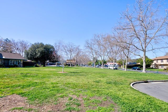 27785 Hummingbird Court, Hayward, CA 94545