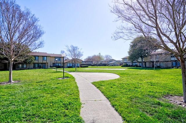 27785 Hummingbird Court, Hayward, CA 94545