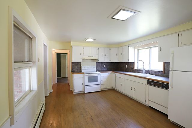 825 E River Road, Flushing, MI 48433