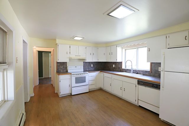 825 E River Road, Flushing, MI 48433
