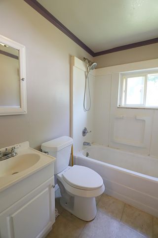825 E River Road, Flushing, MI 48433