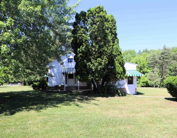 825 E River Road, Flushing, MI 48433
