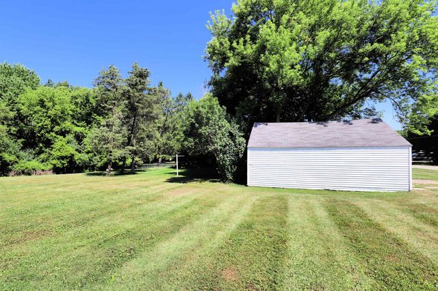 825 E River Road, Flushing, MI 48433
