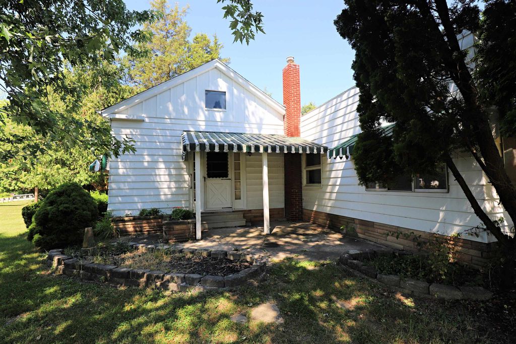 825 E River Road, Flushing, MI 48433
