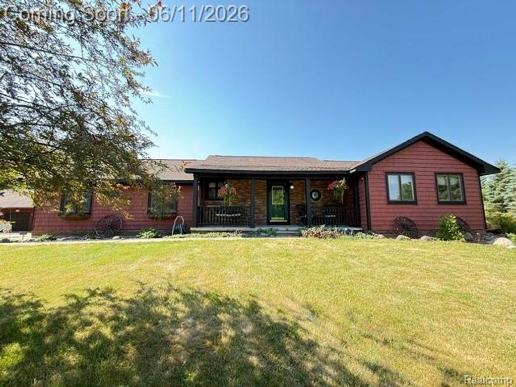 4897 Curtiss Drive, Lapeer, MI 48446