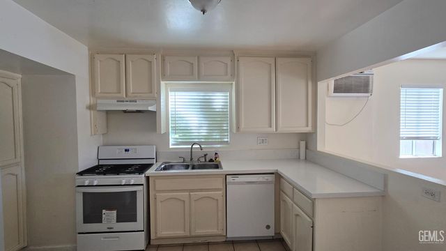 1812 Orange Street, Bakersfield, CA 93304
