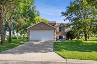 2760 26th Street Circle S, Moorhead, MN 56560