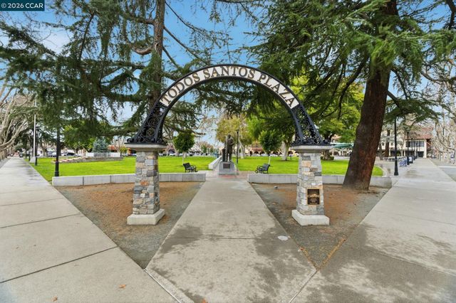 2142 Grant St, Concord, CA 94520