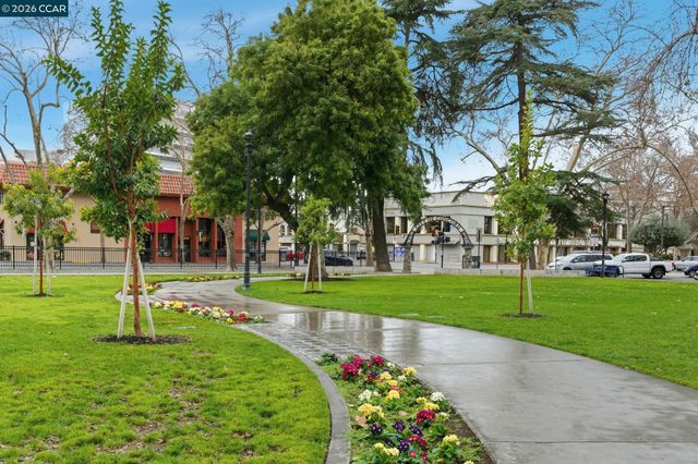 2142 Grant St, Concord, CA 94520