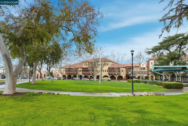 2142 Grant St, Concord, CA 94520