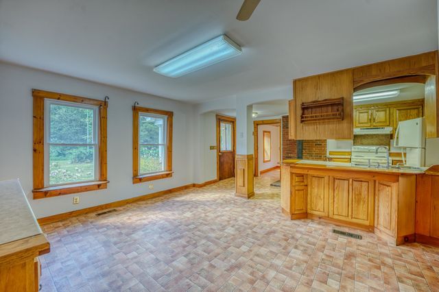 921 Old Waterford Road, Littleton, NH 03561