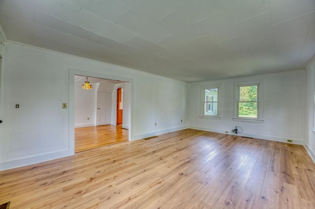 921 Old Waterford Road, Littleton, NH 03561