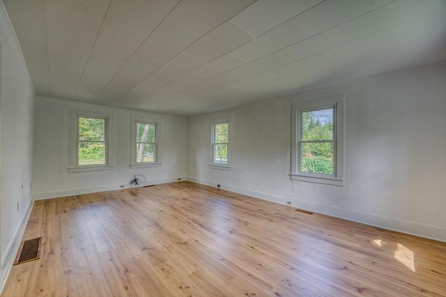 921 Old Waterford Road, Littleton, NH 03561