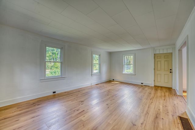 921 Old Waterford Road, Littleton, NH 03561