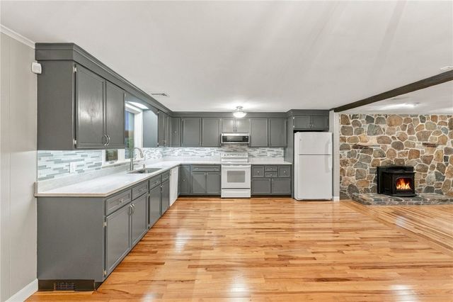 242 Anan Wade Road, Glocester, RI 02857