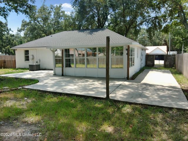 908 Orange Street, Ocean Springs, MS 39564