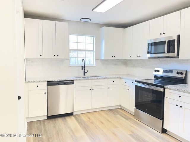 908 Orange Street, Ocean Springs, MS 39564