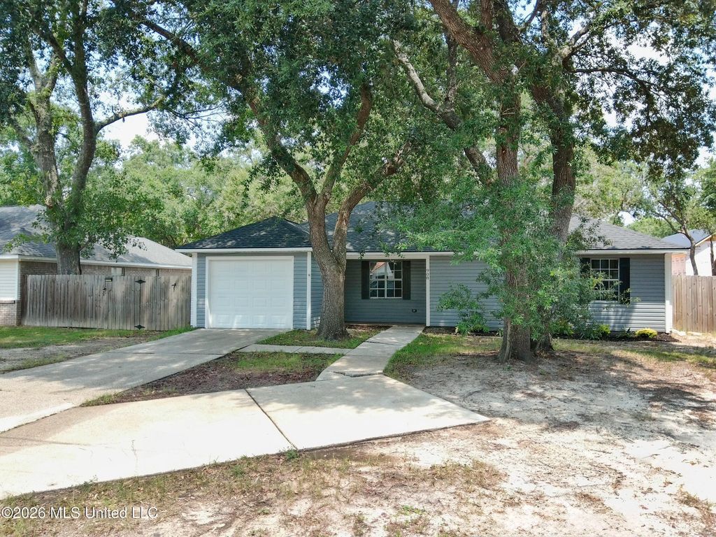 908 Orange Street, Ocean Springs, MS 39564