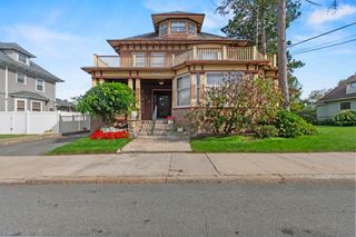 1353 Robeson St, Fall River, MA 02720