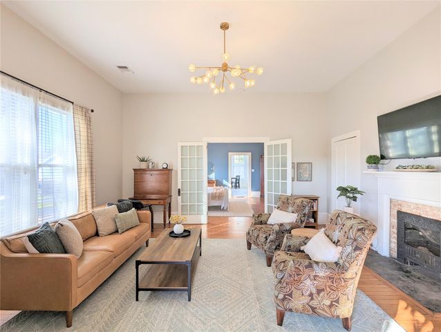 515 E 8th ST, Georgetown, TX 78626