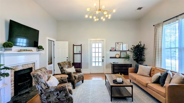 515 E 8th ST, Georgetown, TX 78626