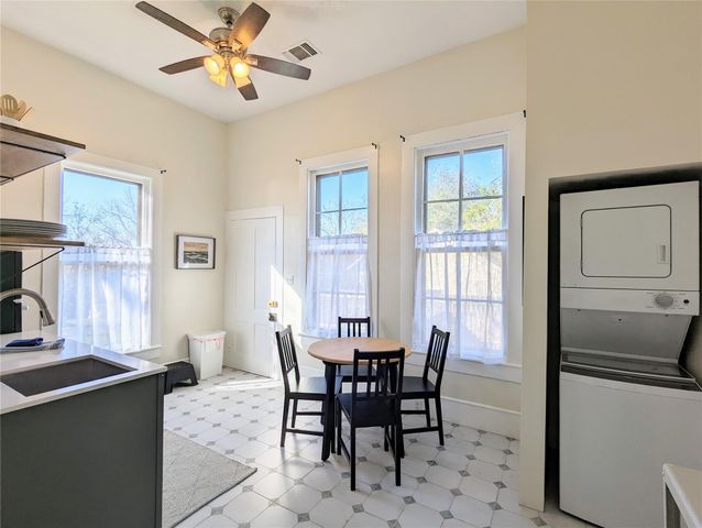 515 E 8th ST, Georgetown, TX 78626