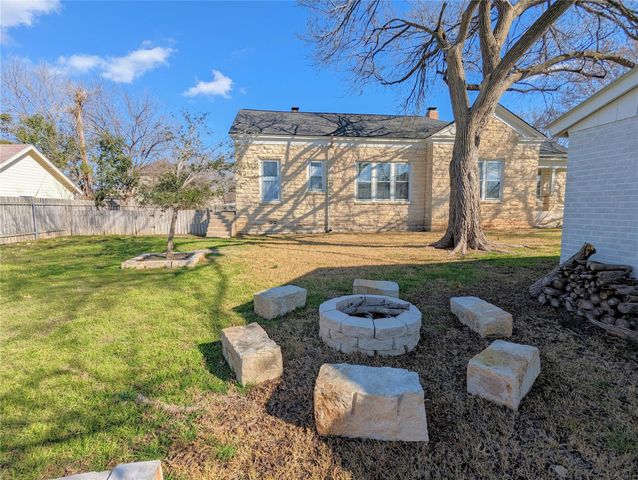 515 E 8th ST, Georgetown, TX 78626