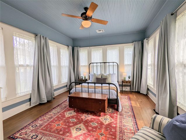 515 E 8th ST, Georgetown, TX 78626