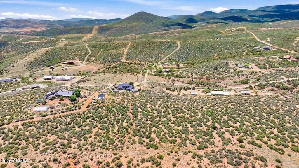 Image 9 of property listing at 10560 E ROCKY HILL Road 4, Dewey, AZ 86327