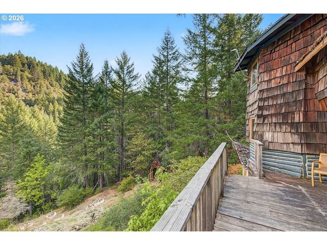 7007 PLACER Rd, Wolf Creek, OR 97497