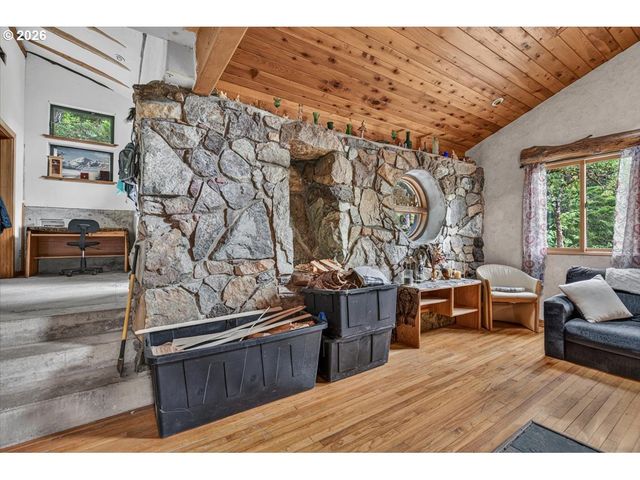 7007 PLACER Rd, Wolf Creek, OR 97497