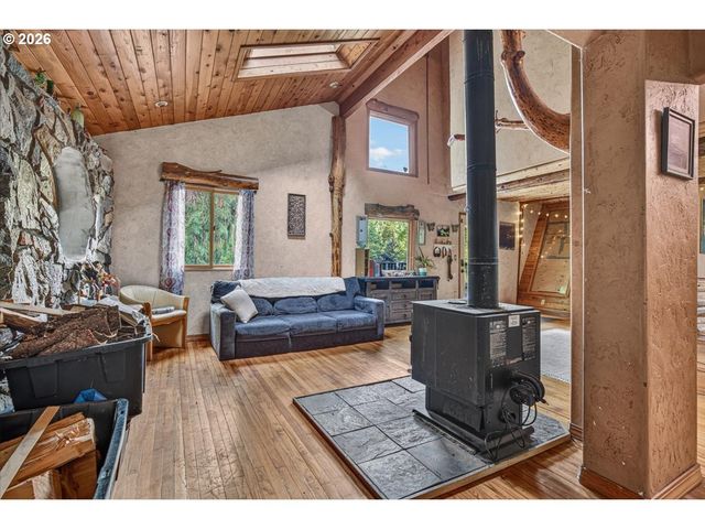 7007 PLACER Rd, Wolf Creek, OR 97497