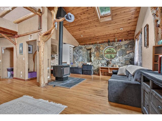 7007 PLACER Rd, Wolf Creek, OR 97497