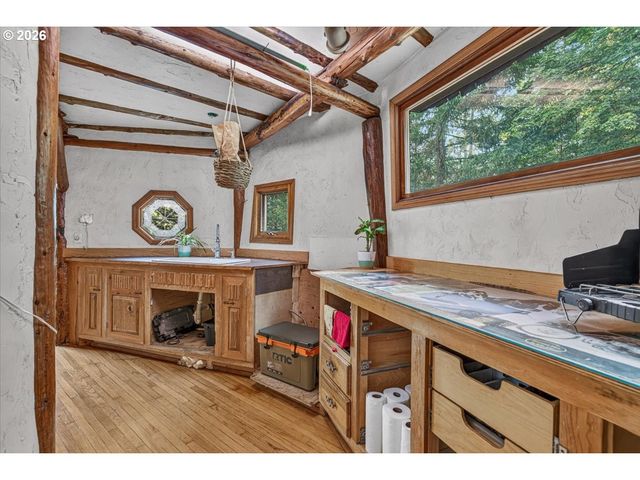 7007 PLACER Rd, Wolf Creek, OR 97497