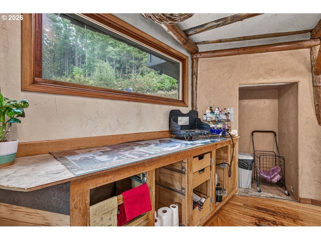 7007 PLACER Rd, Wolf Creek, OR 97497