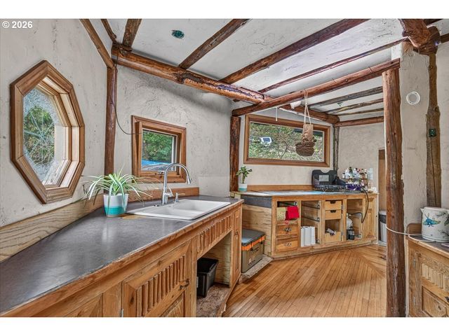 7007 PLACER Rd, Wolf Creek, OR 97497