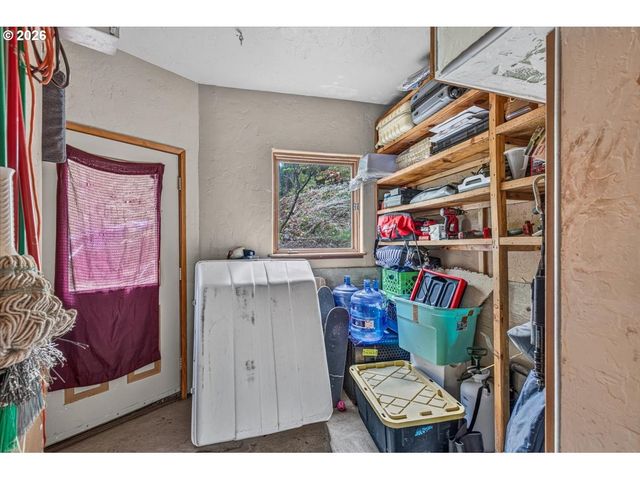 7007 PLACER Rd, Wolf Creek, OR 97497